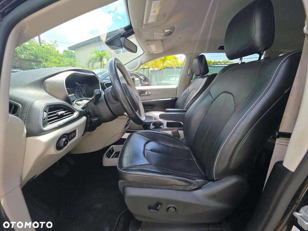 Chrysler Pacifica - 6