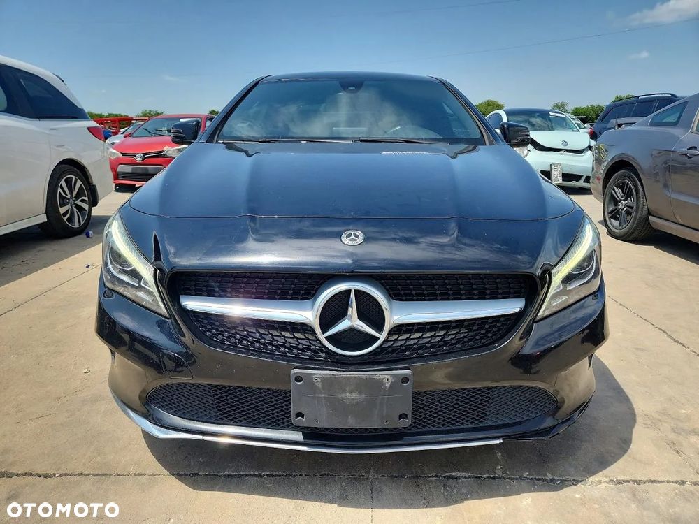 Mercedes-Benz CLA 250 4Matic 7G-DCT - 5
