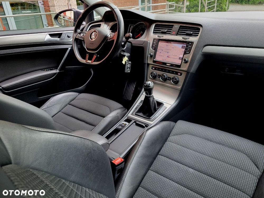 Volkswagen Golf - 8