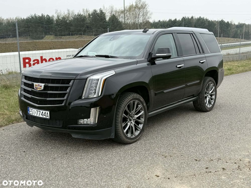 Cadillac Escalade - 1