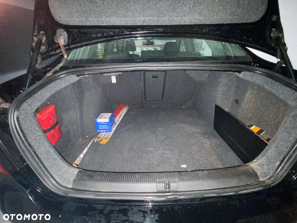 Volkswagen Jetta 2.0 TDI Comfortline - 10