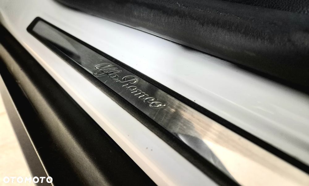 Alfa Romeo Stelvio 2.0 Turbo 16V AT8-Q4 Sprint - 25