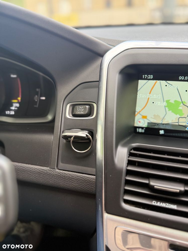 Volvo XC 60 D3 Drive-E Ocean Race - 11