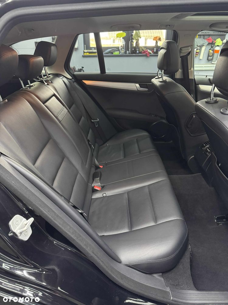Mercedes-Benz Klasa C 300 CDI DPF 4Matic (BlueEFFICIENCY) 7G-TRONIC Avantgarde - 14