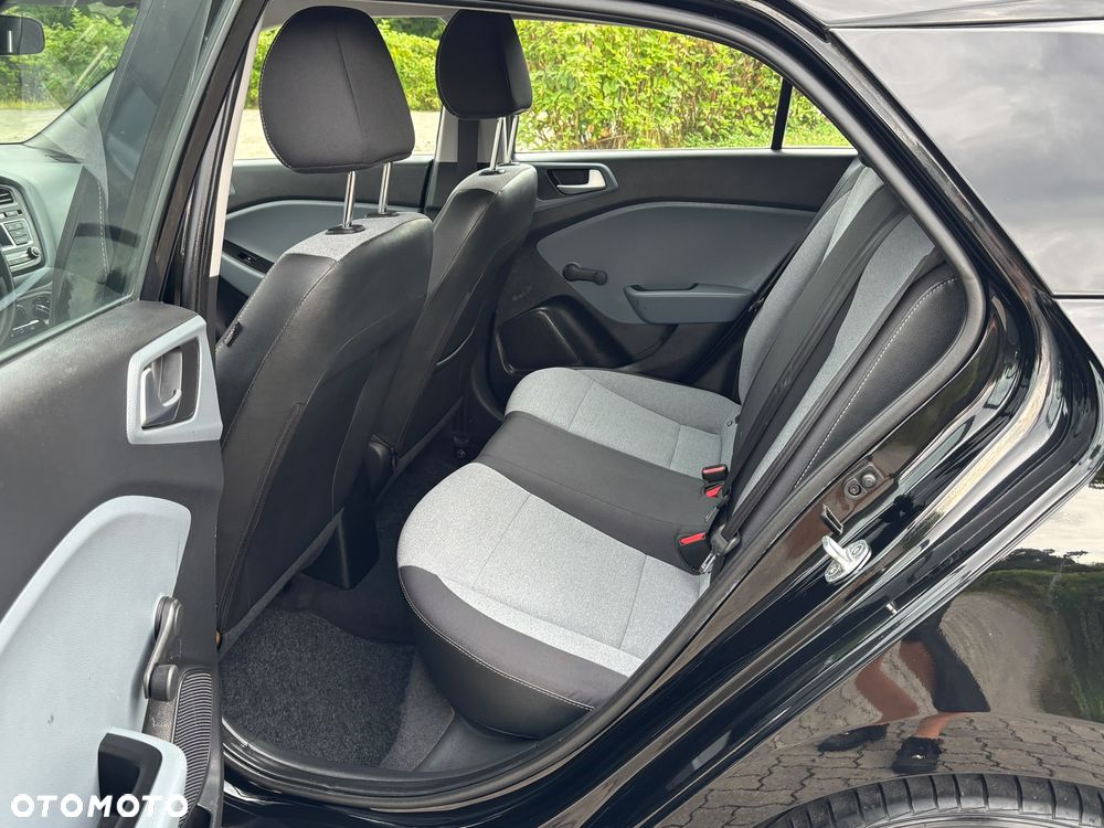 Hyundai i20 blue 1.2 Classic - 11