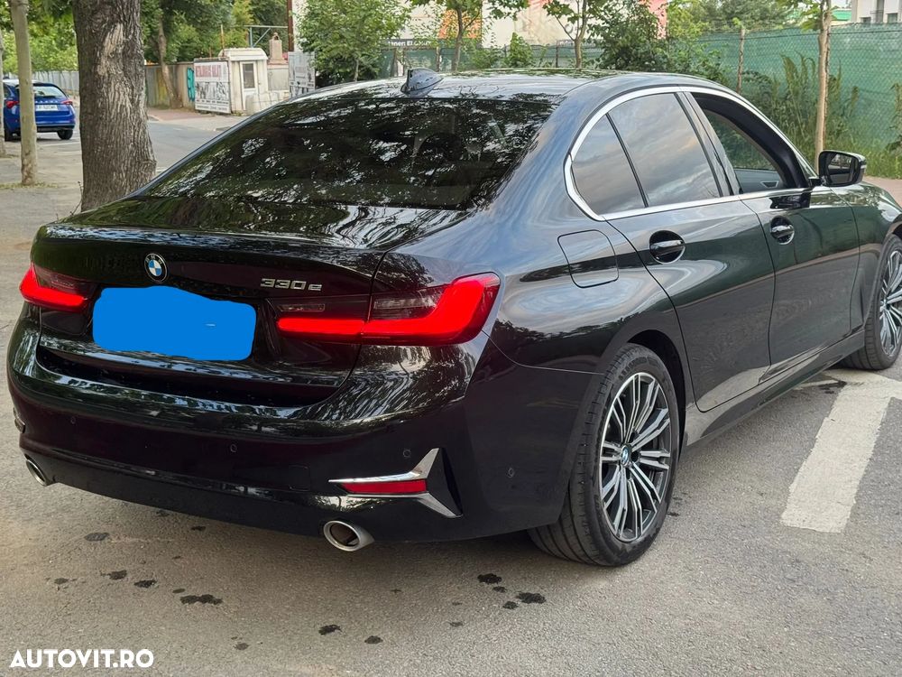 BMW Seria 3 330e Aut. Luxury Line - 3