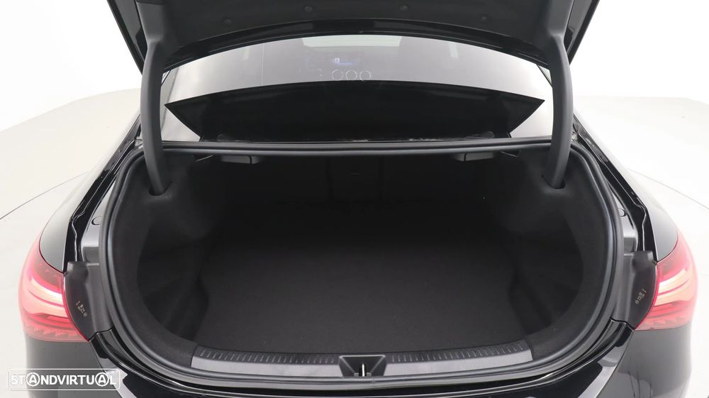 Mercedes-Benz A 250 Limousine e AMG Line - 26