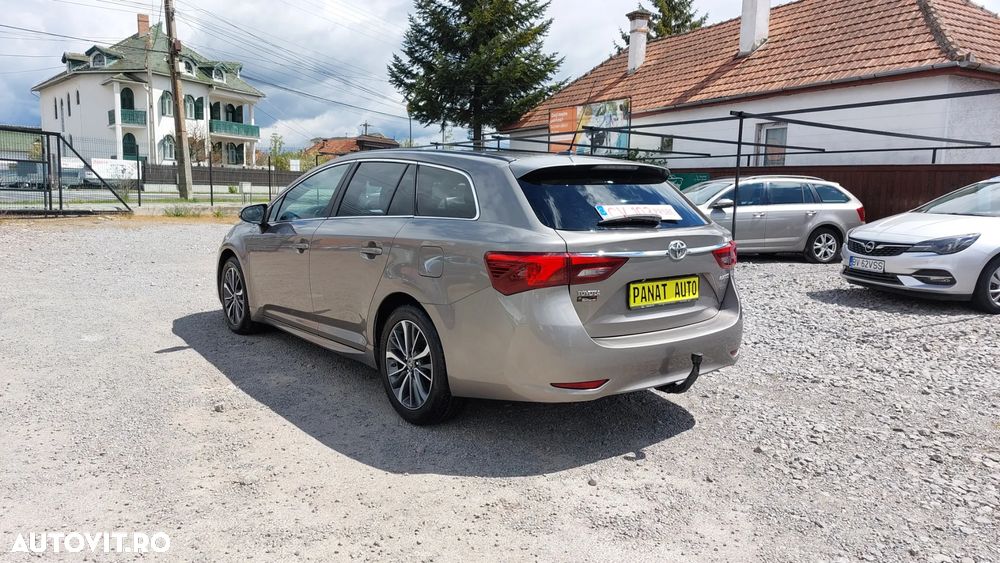Toyota Avensis 2.0 D-4D Elegance - 4