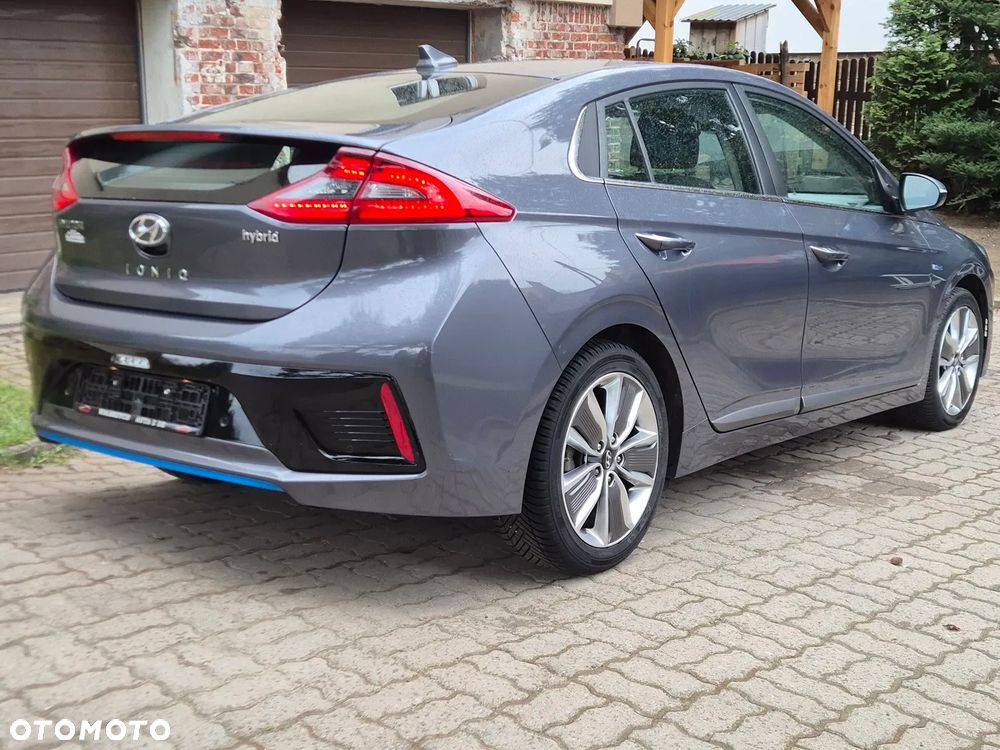 Hyundai IONIQ - 4