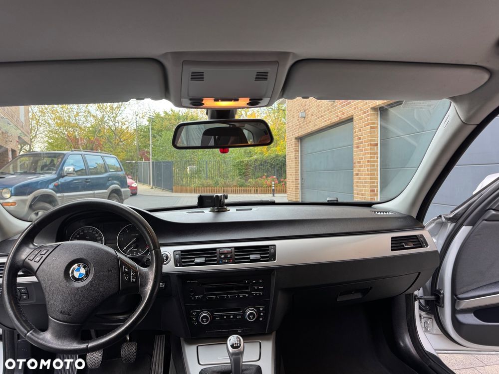 BMW Seria 3 320d - 23