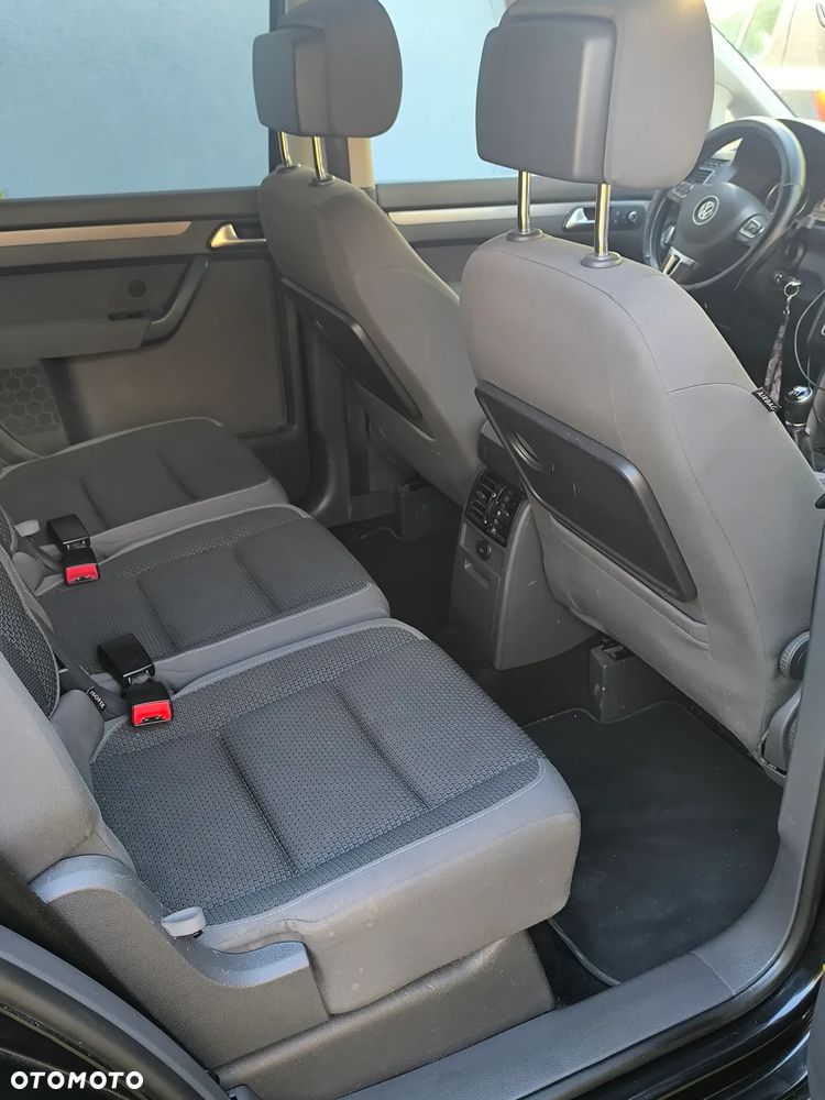 Volkswagen Touran - 12