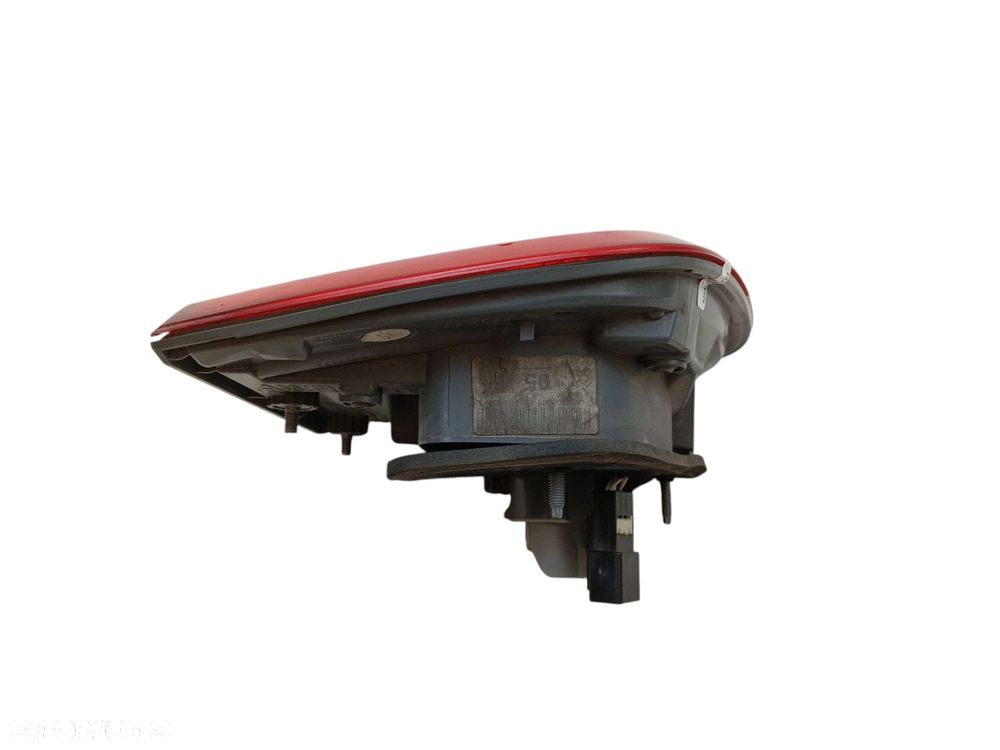 LAMPA PRAWY TYŁ W KLAPE TOYOTA AVENSIS T27 LIFT (2012-2015) 1.8 VALVEMATIC 147KM - 2
