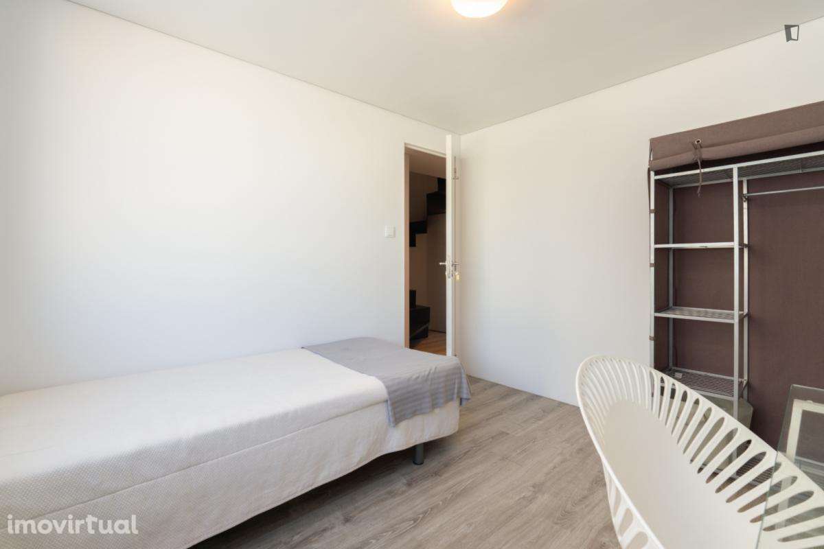 Quarto - localizado em Paranhos Porto - Grande imagem: 3/39