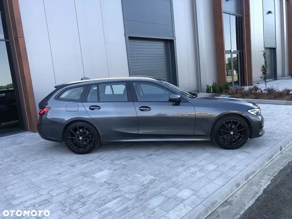 BMW Seria 3 320d Sport Line - 4