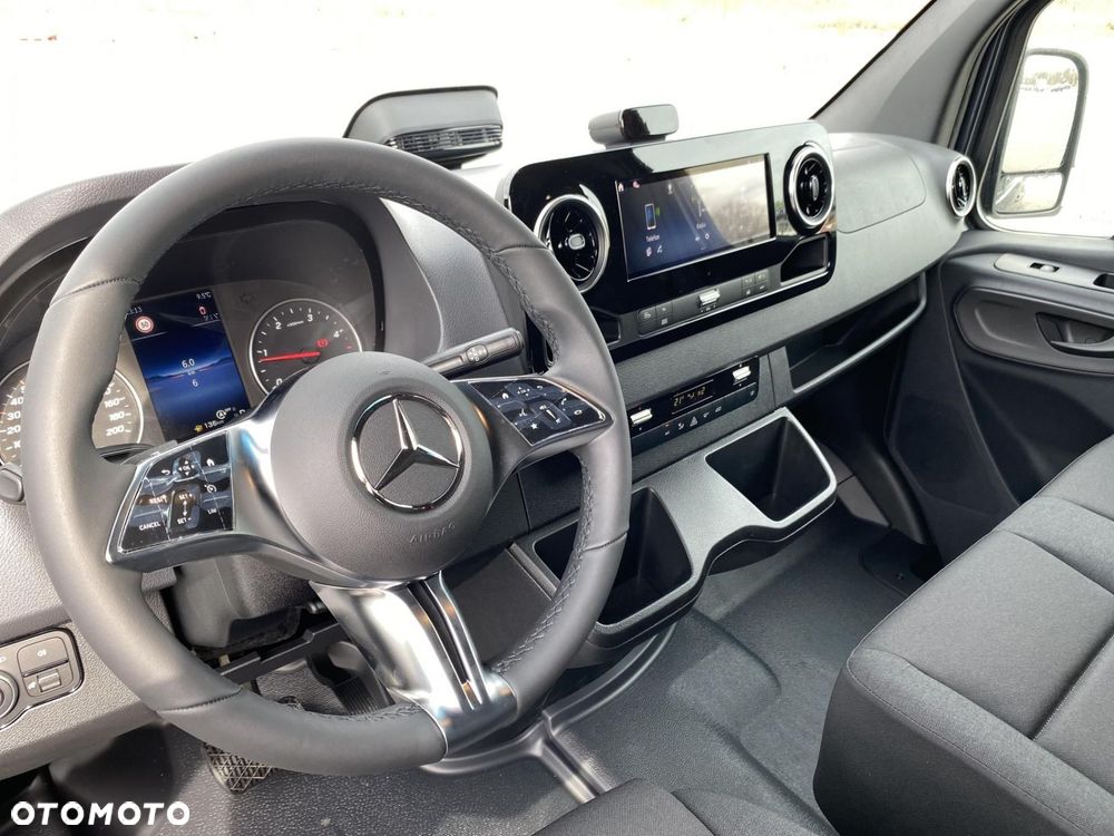 Mercedes-Benz Sprinter - 14