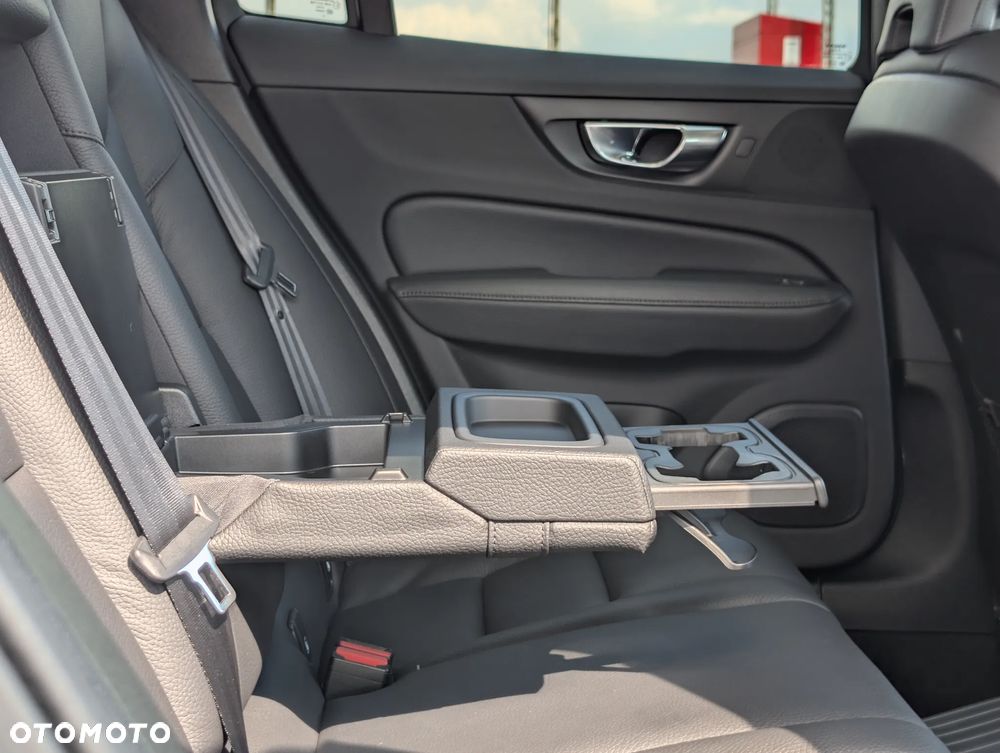 Volvo V60 T6 AWD Recharge Geartronic Inscription - 28