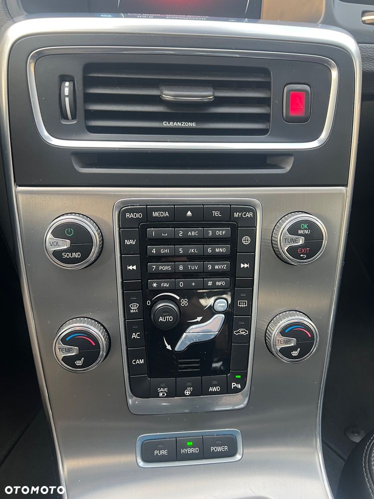 Volvo V60 D6 AWD Plug-in Hybrid Summum - 12