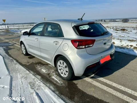 Kia Rio 1.2 L - 24