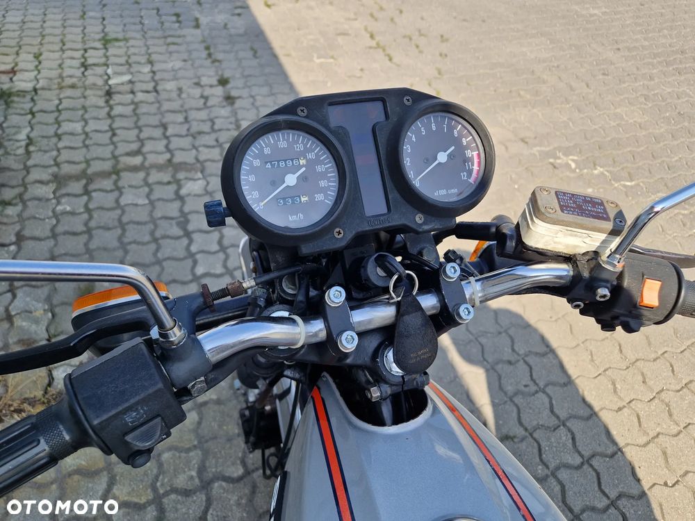 Suzuki GSX - 6