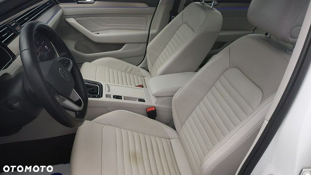 Volkswagen Passat - 16