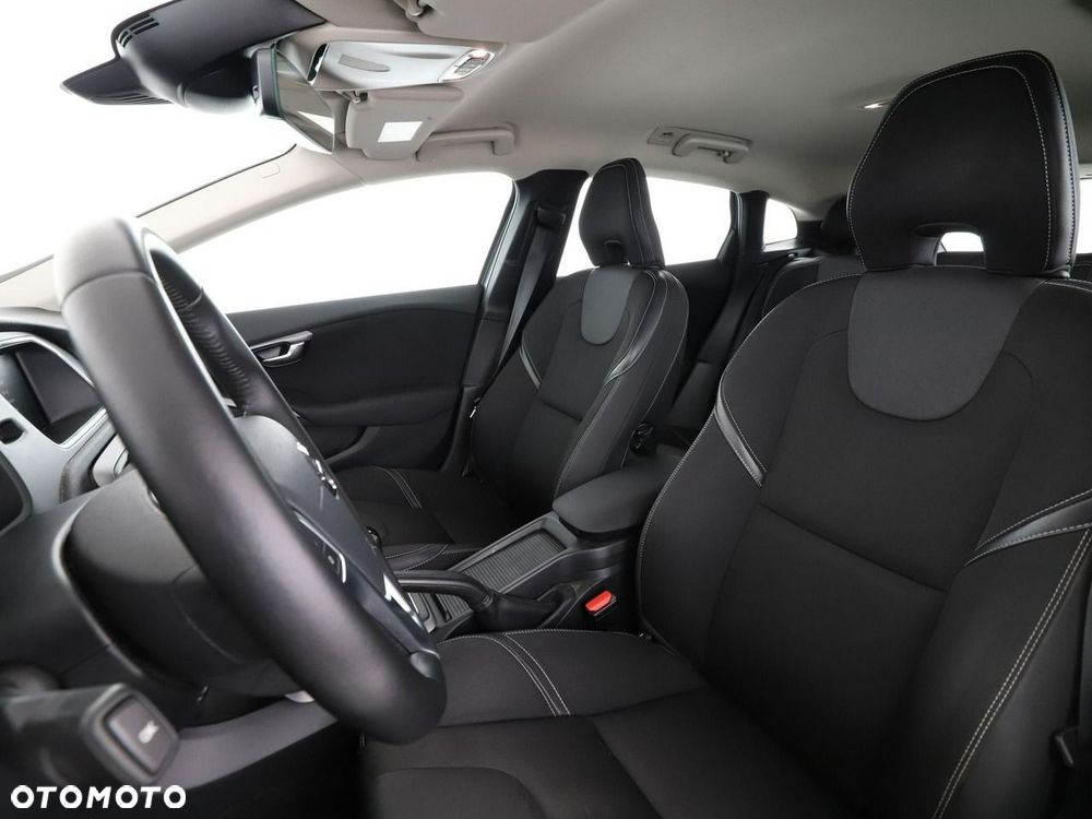 Volvo V40 T2 Momentum - 14