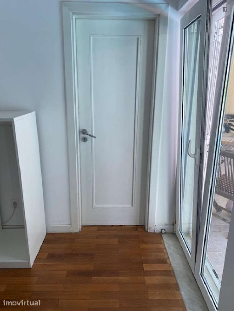 Quarto - localizado em Caxias Lisbon - Grande imagem: 4/7