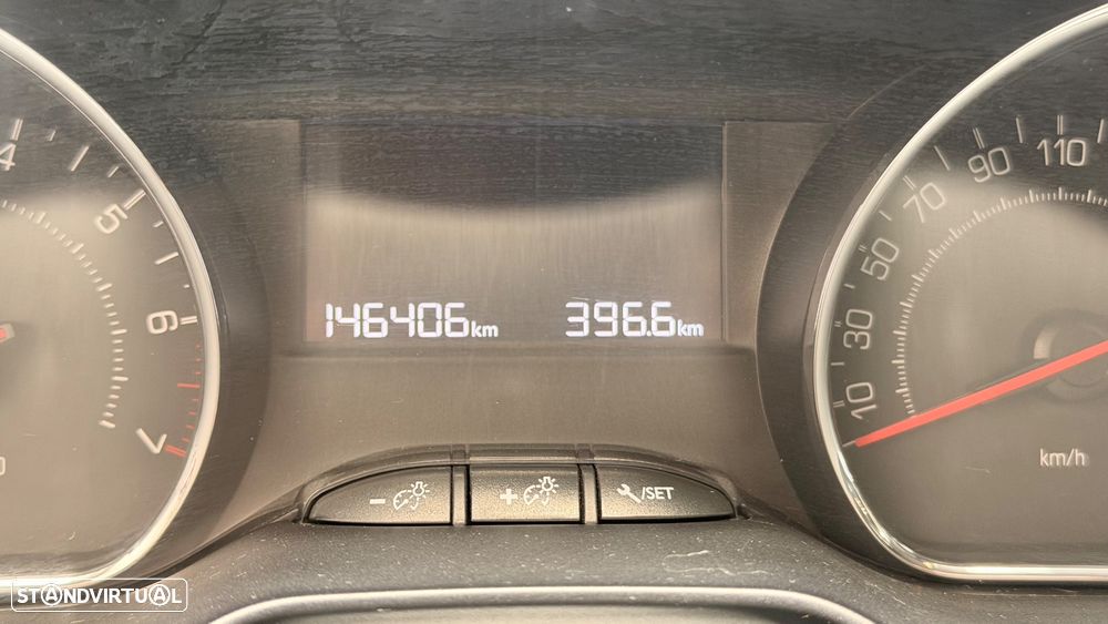 Peugeot 208 1.2 VTi Allure - 29