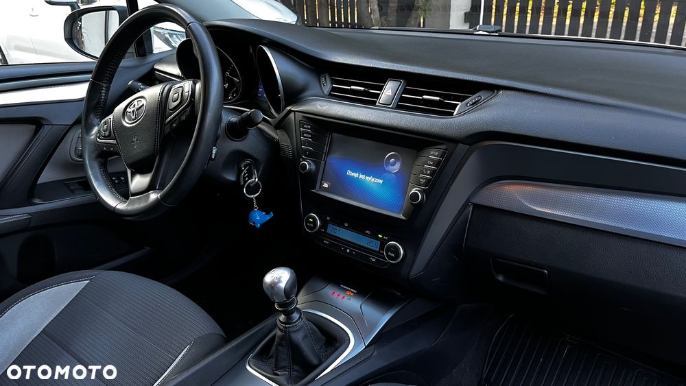 Toyota Avensis 2.0 D-4D Premium - 26