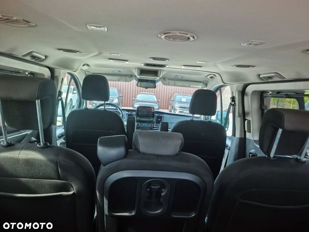Ford Tourneo Custom - 12