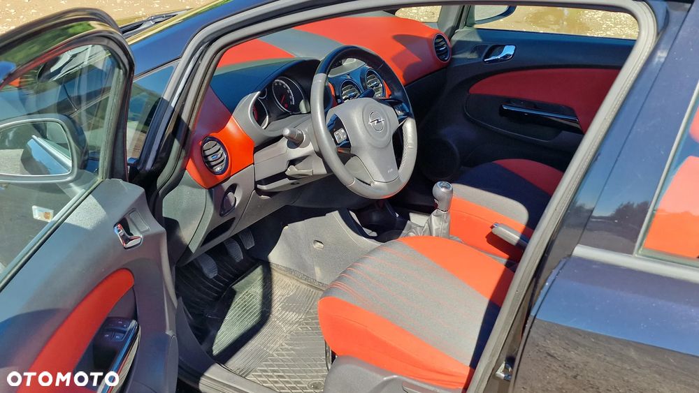 Opel Corsa 1.4 16V Cosmo - 8
