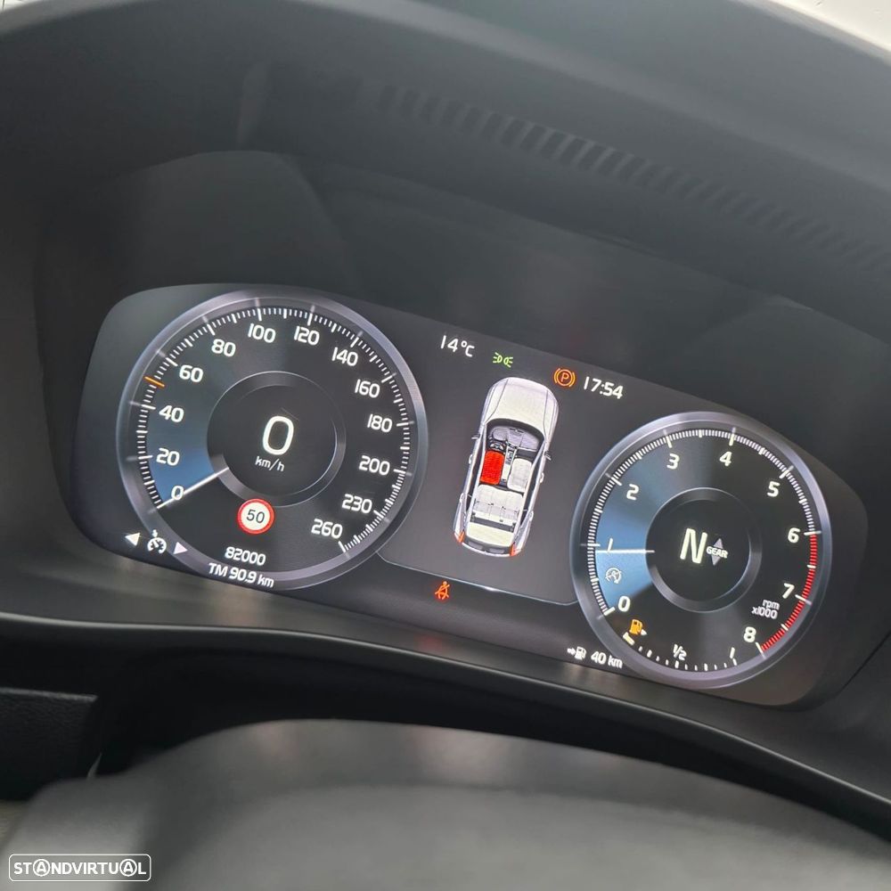 Volvo XC 40 1.5 T3 Momentum Tech Edition - 6