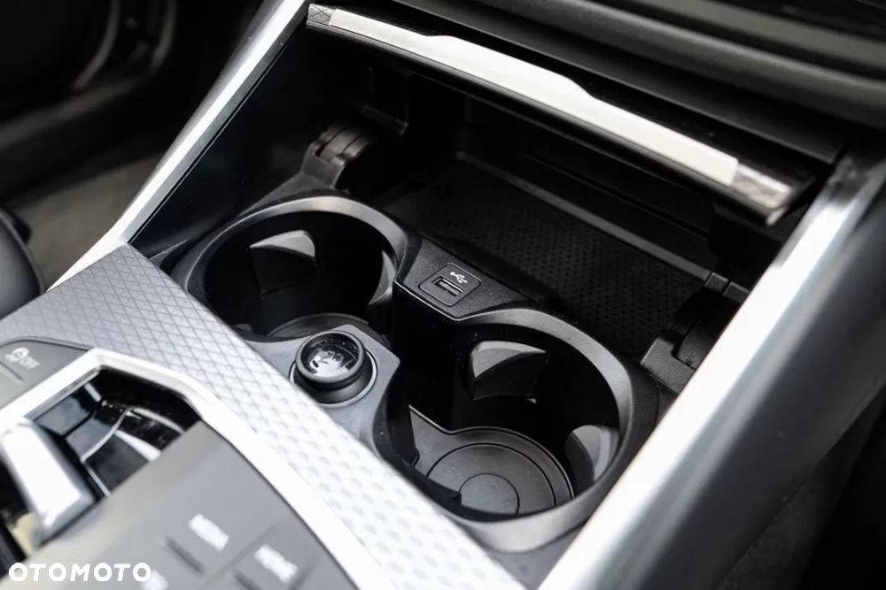 BMW Seria 3 318i M Sport - 15