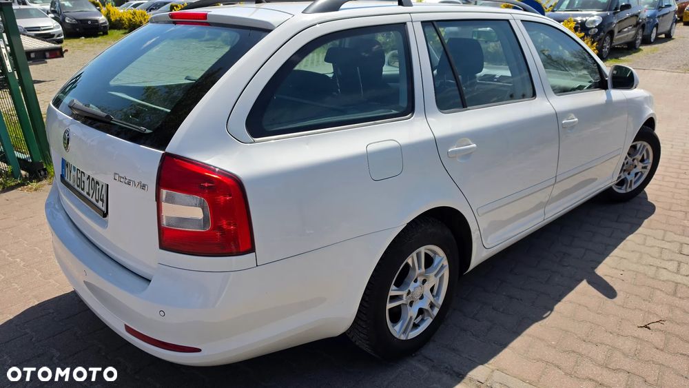 Skoda Octavia 1.6 Combi Ambiente - 3