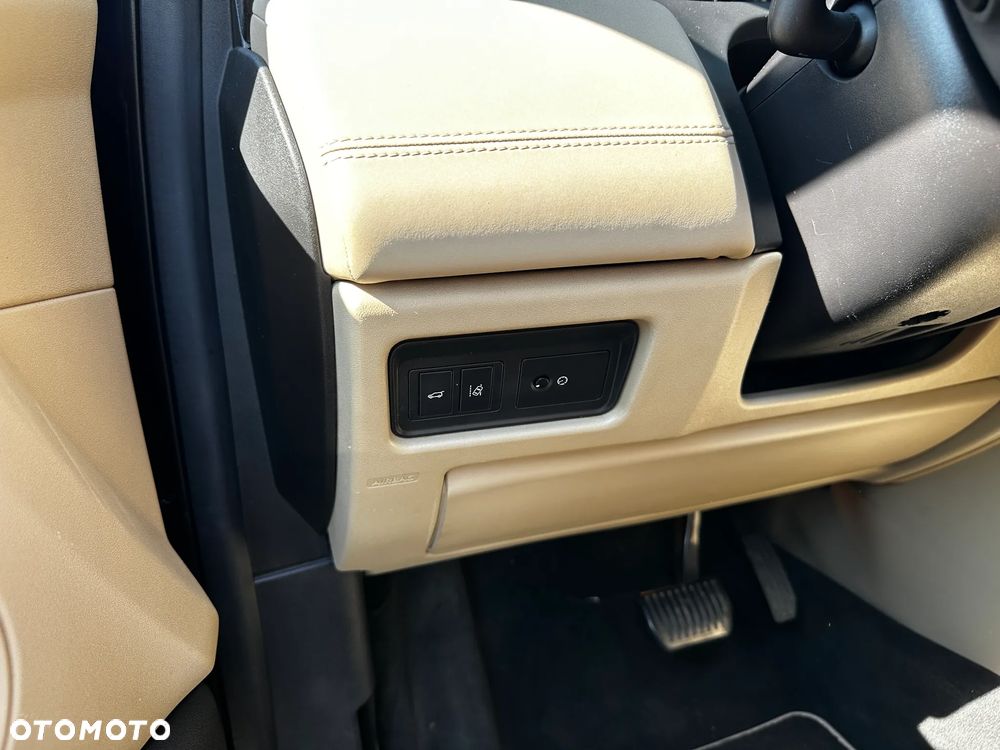 Land Rover Discovery Sport - 18
