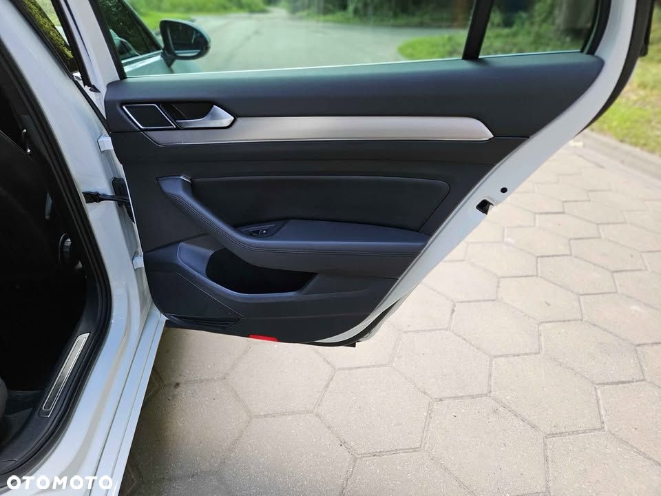 Volkswagen Passat 2.0 TDI SCR Highline - 15