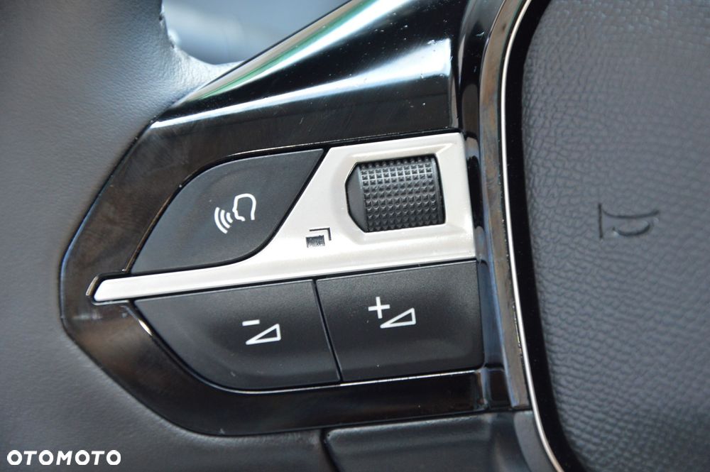 Peugeot 208 PureTech 100 Allure - 33