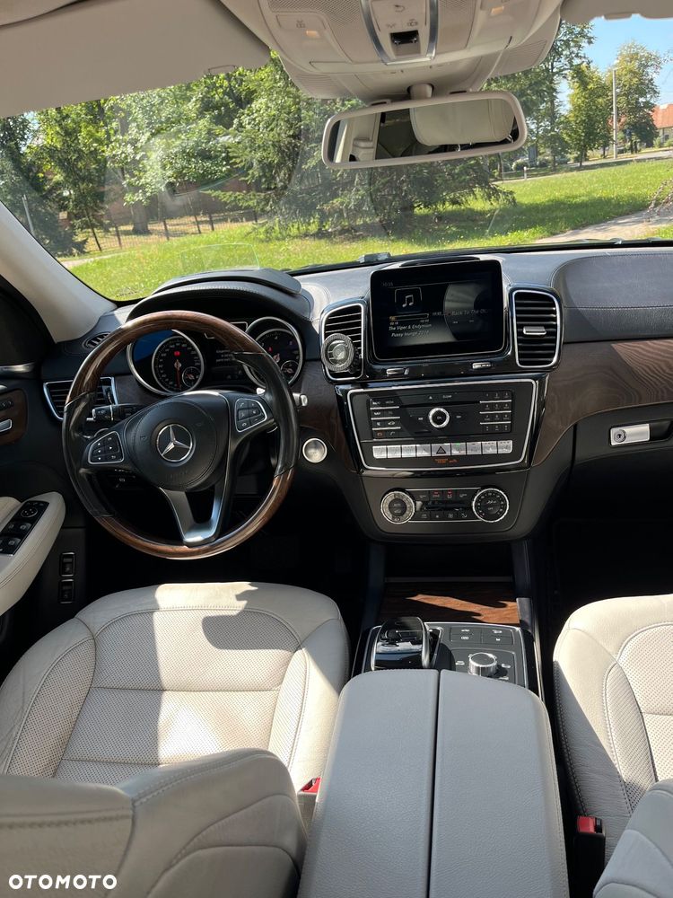 Mercedes-Benz GLS - 25