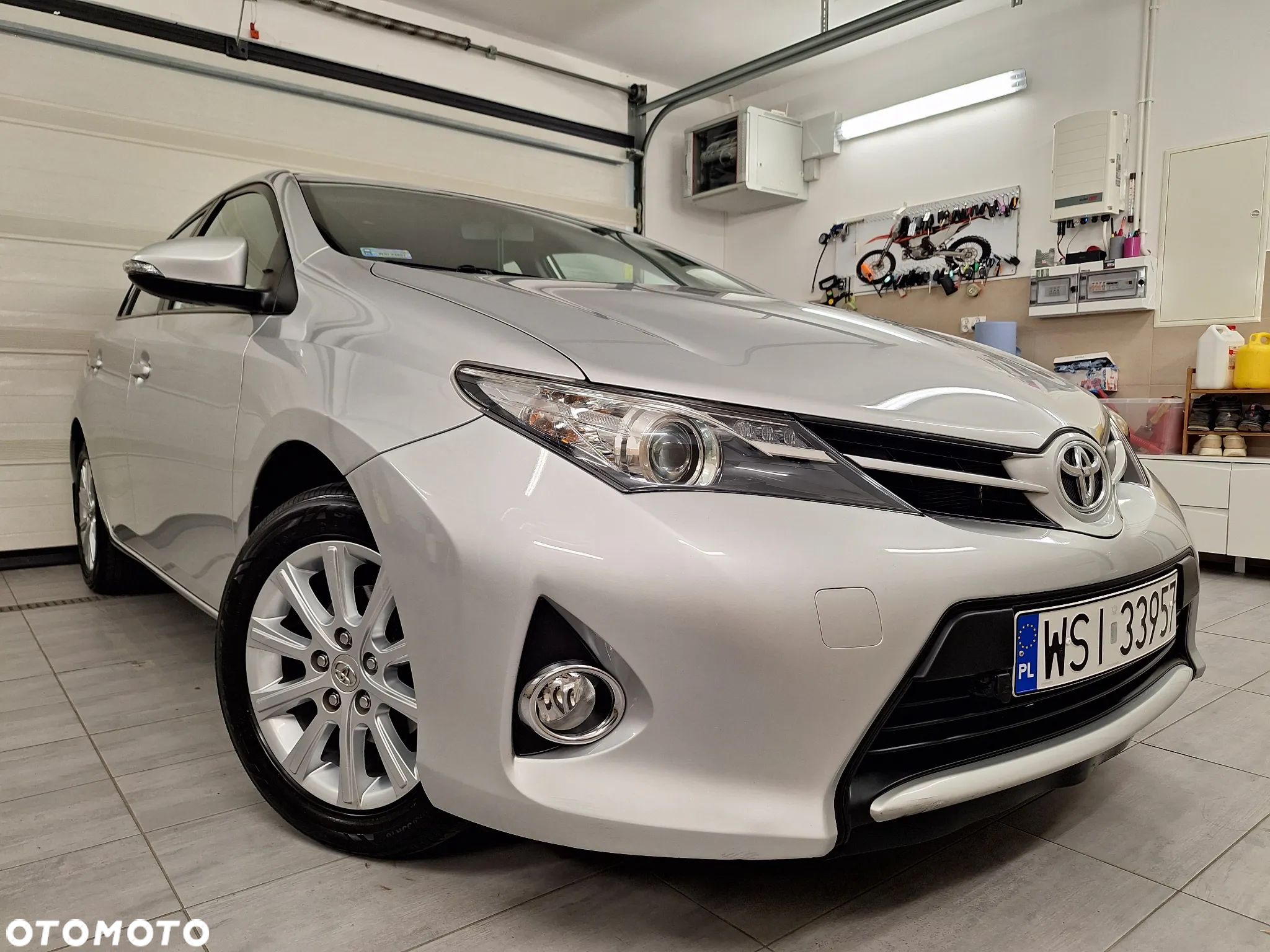 Toyota Auris 1.6 Valvematic Comfort - 1