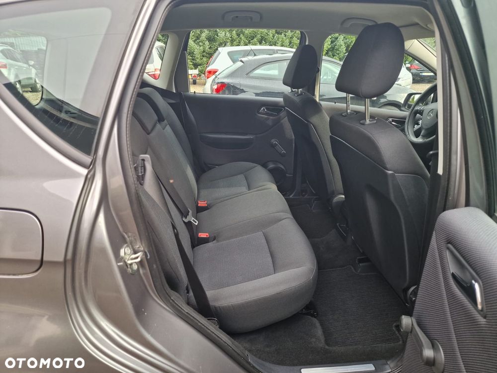 Mercedes-Benz Klasa A 160 BlueEFFICIENCY Elegance - 18