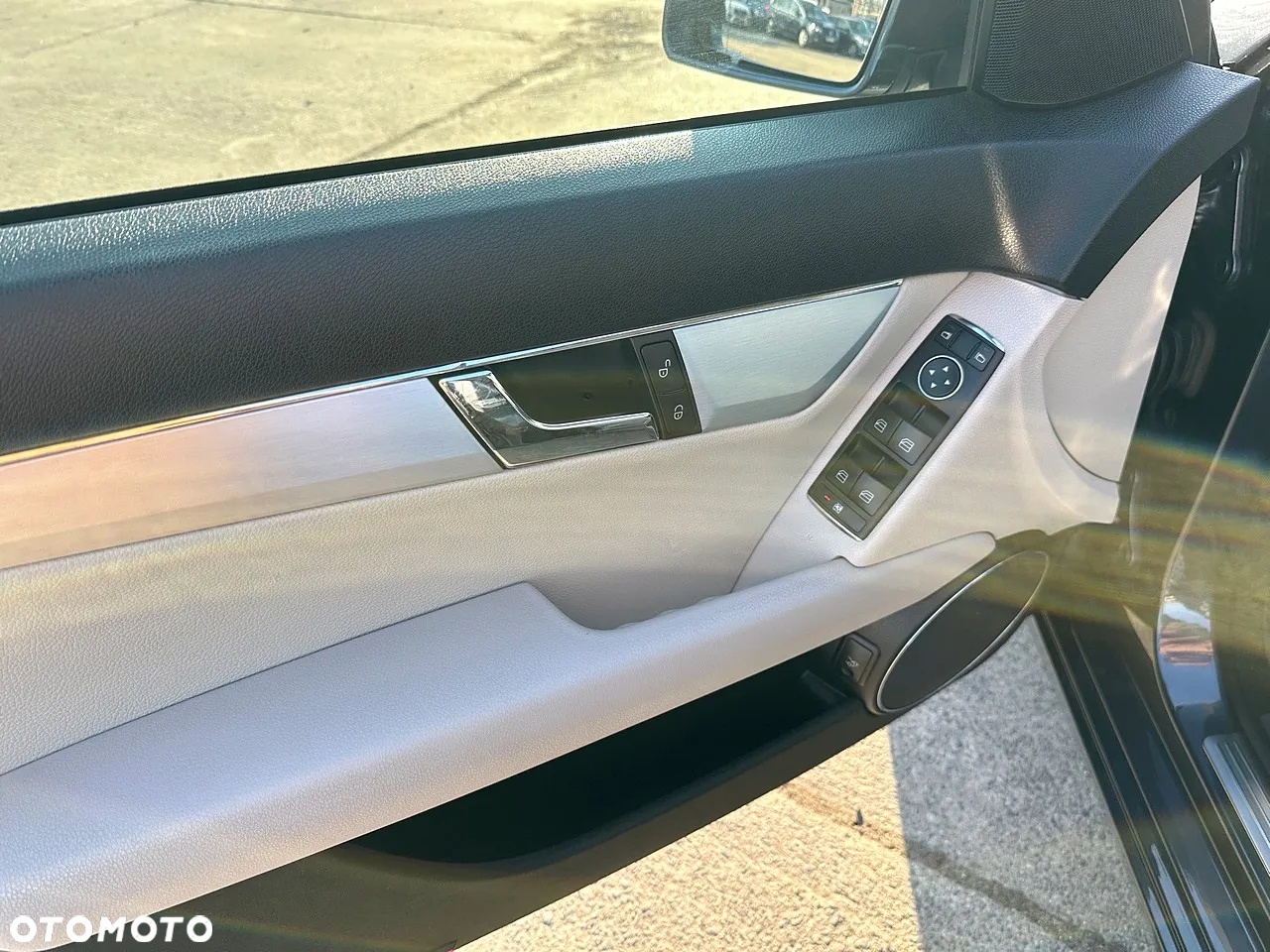 Mercedes-Benz Klasa C 180 CGI BlueEff - 9