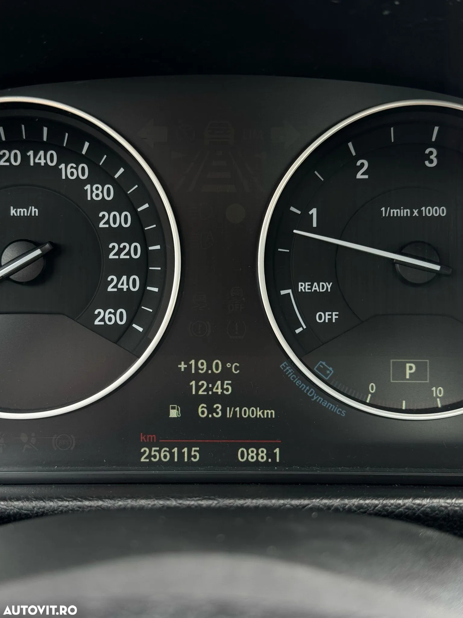 BMW Seria 3 318d Touring Aut. - 33