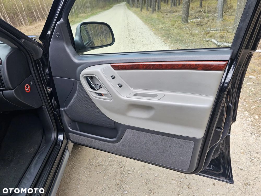 Jeep Grand Cherokee - 26