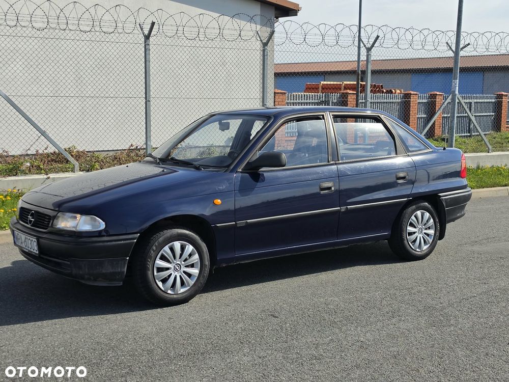 Opel Astra 1.4 GL - 1