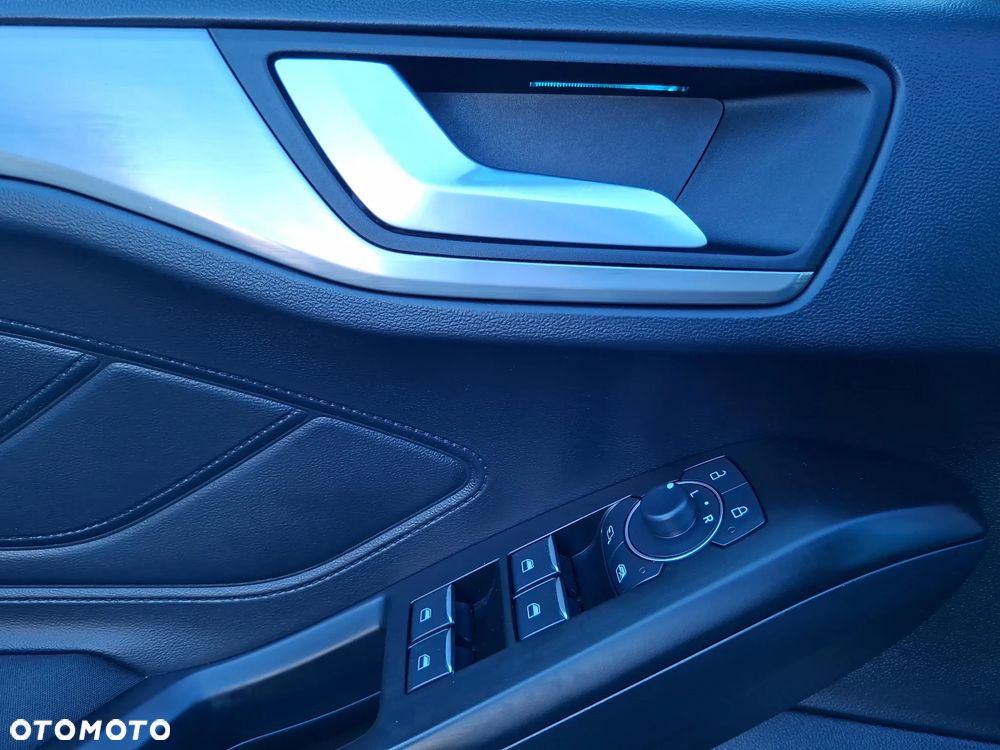 Ford Focus 1.0 EcoBoost Hybrid TITANIUM X - 21