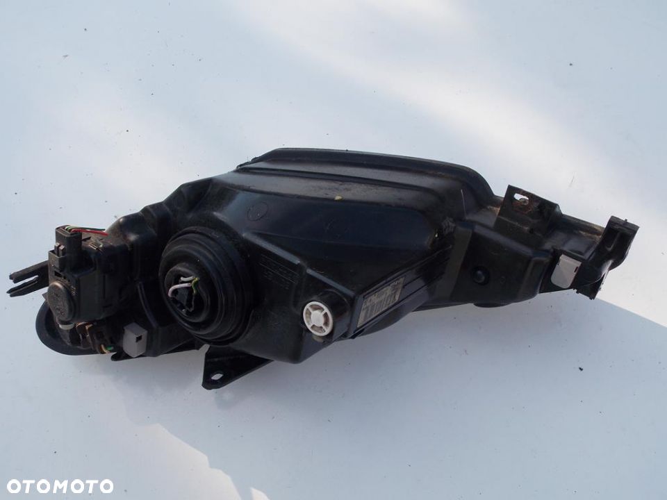 LAMPA PRZÓD PEUGEOT 206 PRAWA - 2