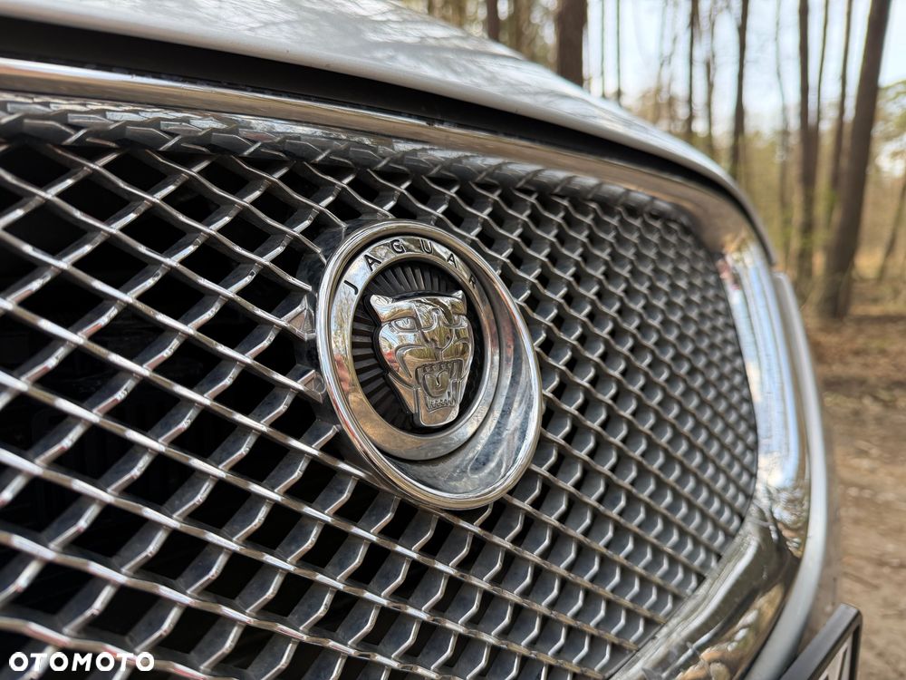 Jaguar XF 3.0 T AWD Premium Luxury - 4