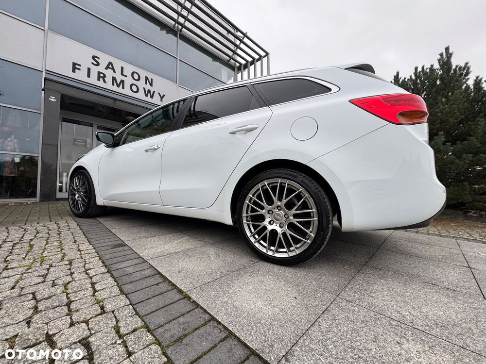 Kia Ceed 1.6 GDI SW ISG UEFA EURO 2016 - 26