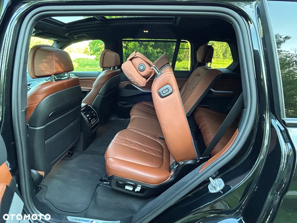 BMW X7 - 25