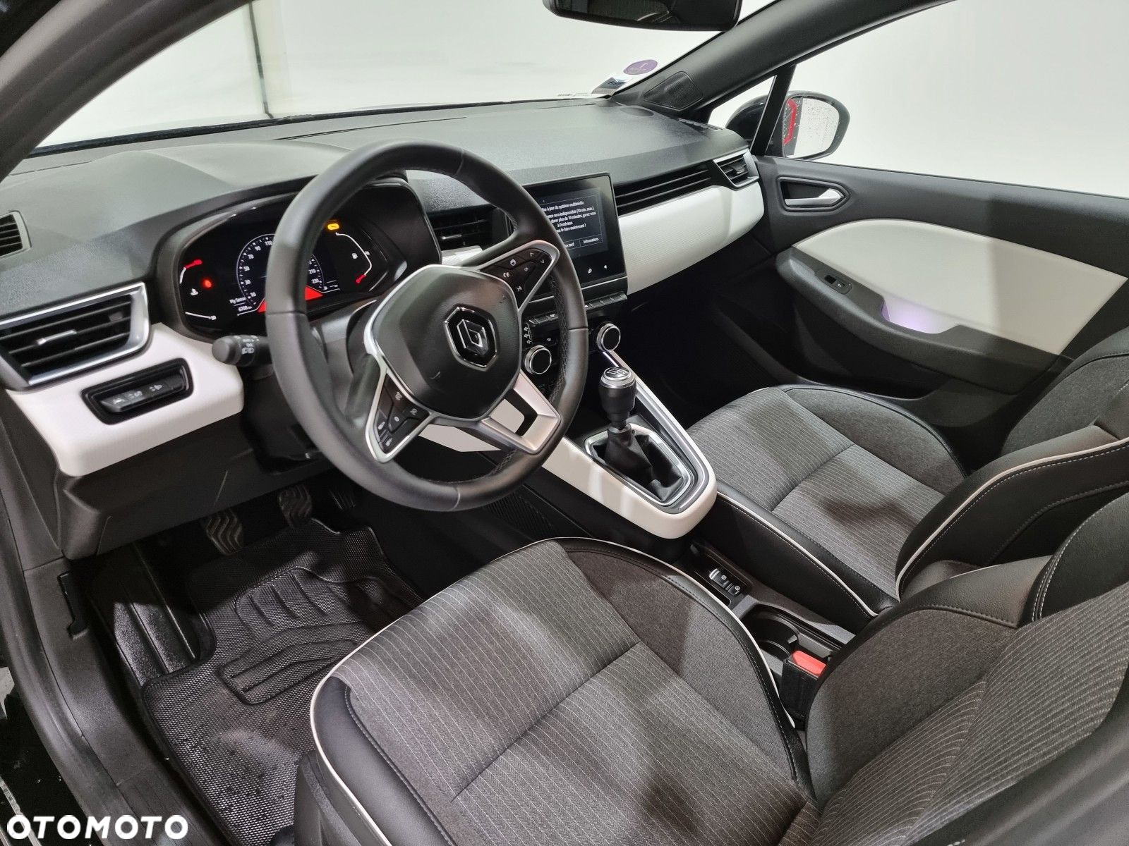 Renault Clio - 17