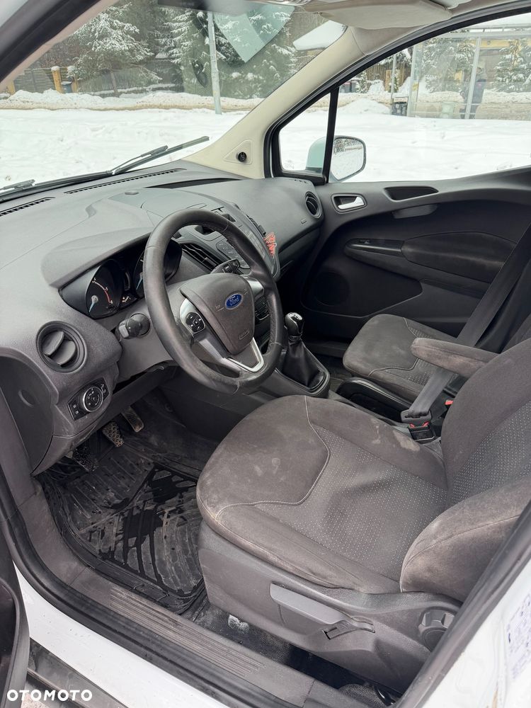 Ford Transit Courier - 17